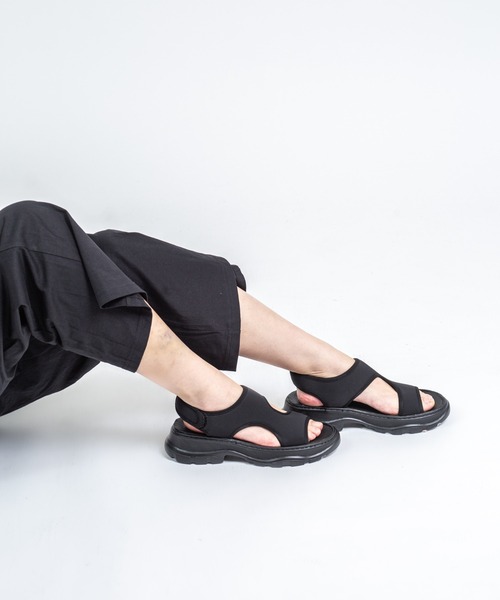 MOHI（モヒ） サンダル 「MOHI / モヒ」厚底サンダル Tストラップ
