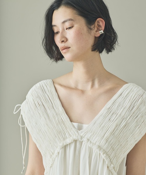 タグあり美品Curensology ハンドスモッキングワンピース白 Curensology（カレンソロジー） ワンピース /ハンドスモッキング