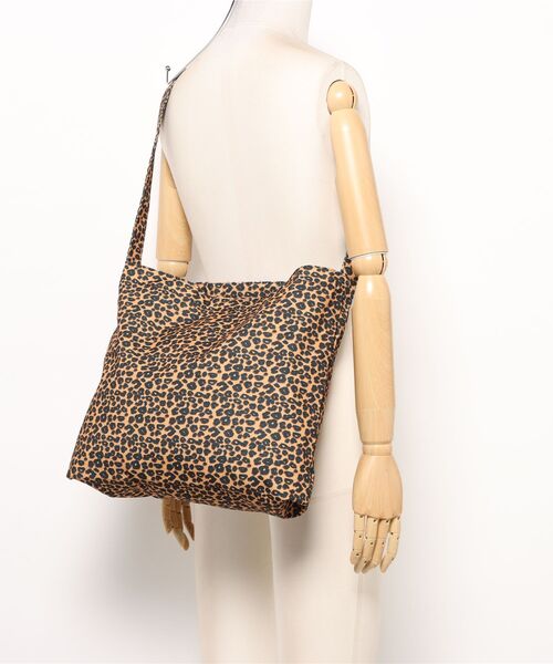 B.I.D. ショルダーバッグ バッグ 「ヒョウ柄キャンバスショルダー