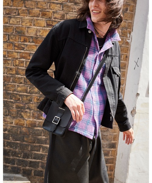 Dr. Martens ブラック ショルダーバッグ クロスボディーバッグ Dr.Martens（ドクターマーチン） ショルダーバッグ FREE ブラック