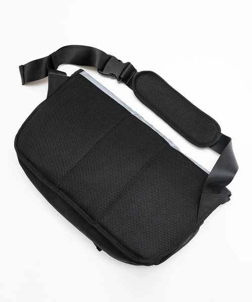 「KiU」 メッセンジャーバッグ FREE シルバー メンズ_画像4