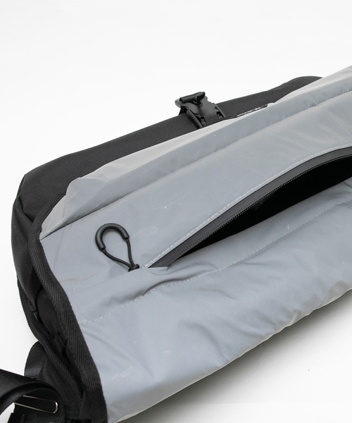 「KiU」 メッセンジャーバッグ FREE シルバー メンズ_画像9