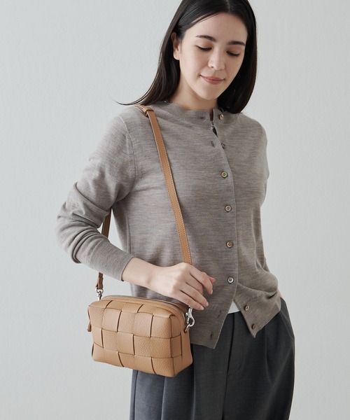 IACUCCI（イアクッチ） ショルダーバッグ バッグ ベルタ XS CERVO