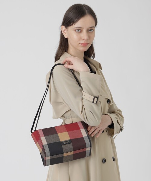 BLUE LABEL CRESTBRIDGE（ブルーレーベルクレストブリッジ