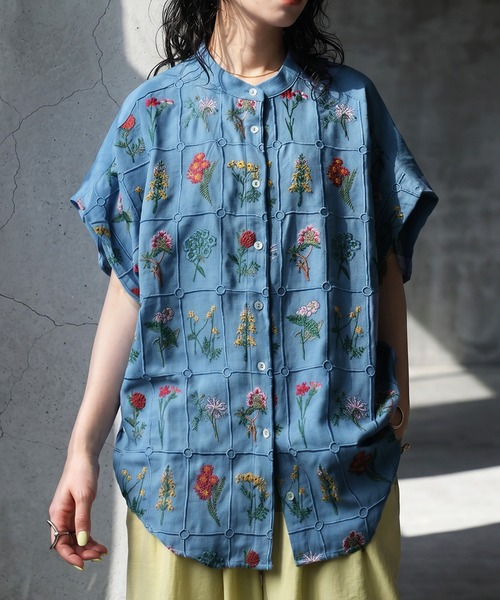 LOKITHO★美品★半袖刺繍ブラウス 花柄 antiqua（アンティカ） ブラウス シャツ 半袖 バンドカラー 花柄 刺繍