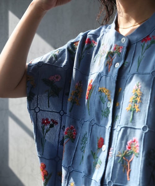antiqua（アンティカ） ブラウス シャツ 半袖 バンドカラー 花柄 刺繍