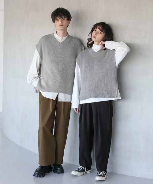 CABaN (キャバン) グレー Vネック ニットベスト サイドスリット CABaN (キャバン) グレー Vネック ニットベスト サイドスリット