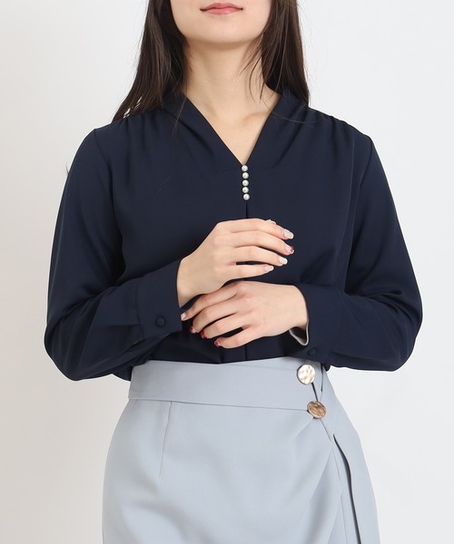 TRUDEA（トルディア） ブラウス シャツ とろみ素材Vネックパール