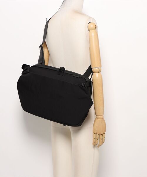 Cote&Ciel（コートエシエル） ショルダーバッグ Riss Smooth Black