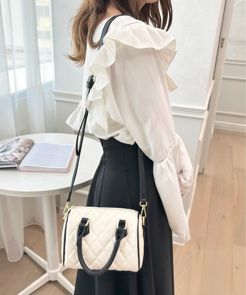 GOLDS♡ キラキラビジュー♡ハートバックル付き肩出しオフショルダートップス GOLDS♡ キラキラビジュー♡ハートバックル付き肩出しオフ