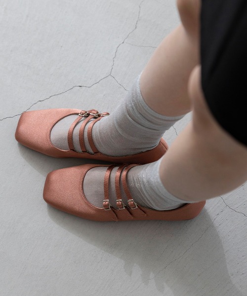 menue（メヌエ） パンプス 3連ストラップ スクエアトゥ メリージェーン