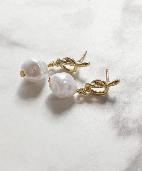 yu-ka ピアス YU-KA:メタルノットと揺れるパールのピアス Metal knot 