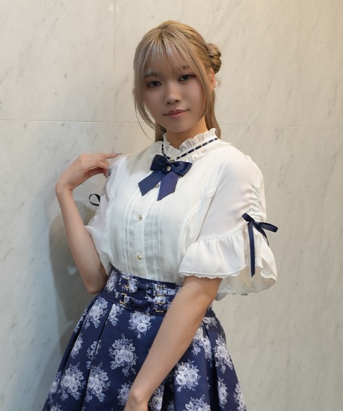 axes femme POETIQUE ブラウス シャツ リボンブローチ付き姫袖風BL