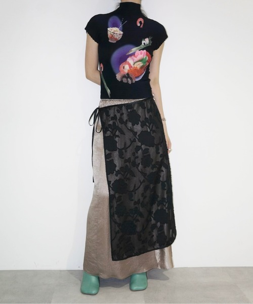 musubore 牡蠣　プリーツプリントトップス　黒 musubore（ムスボレ）の「pleatsed print tops / プリーツ