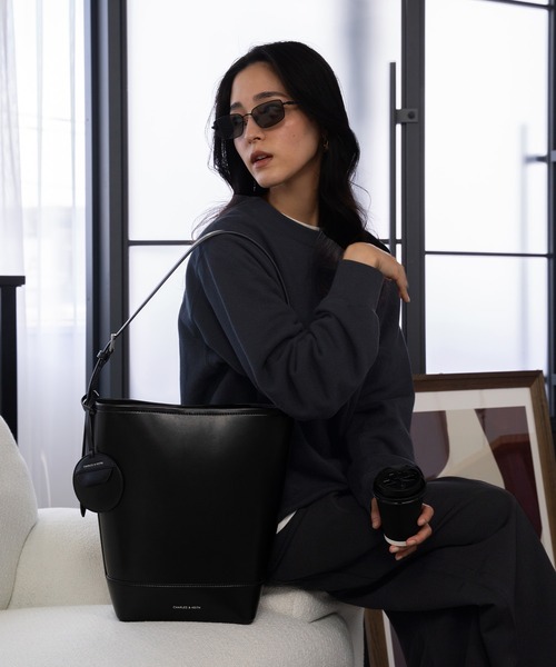 CHARLES ＆ KEITH ショルダーバッグ バッグ 「A4」Enola エノラ