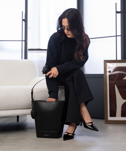 CHARLES &amp; KEITH エノラ イロンゲイティッドバケツバッグ ノワール CHARLES & KEITH Enola エノラ イロンゲイティッドバケットバッグ