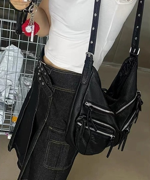 c.u.l ショルダーバッグ バッグ ポケット ハーフムーン型 ビンテージ風