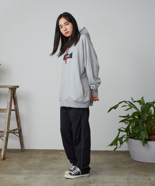 【ややゆったりとしたシルエット♪】フーディー ややゆったりとしたシルエット♪】 フーディー