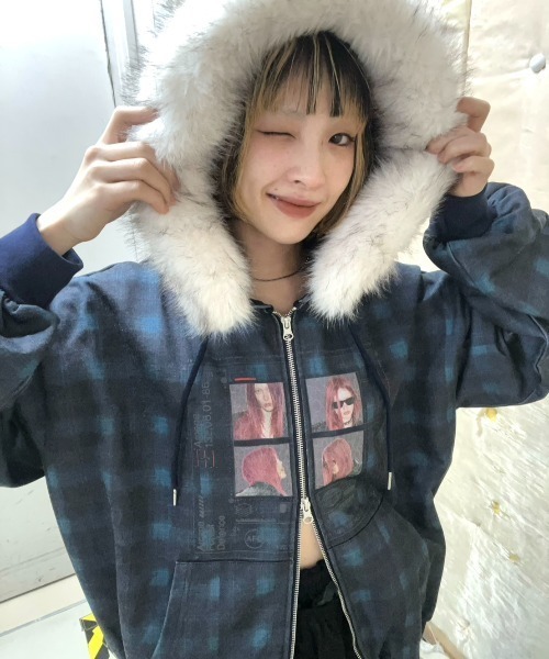 JEANASIS（ジーナシス） パーカー 「25quee」カコウプリントZIP