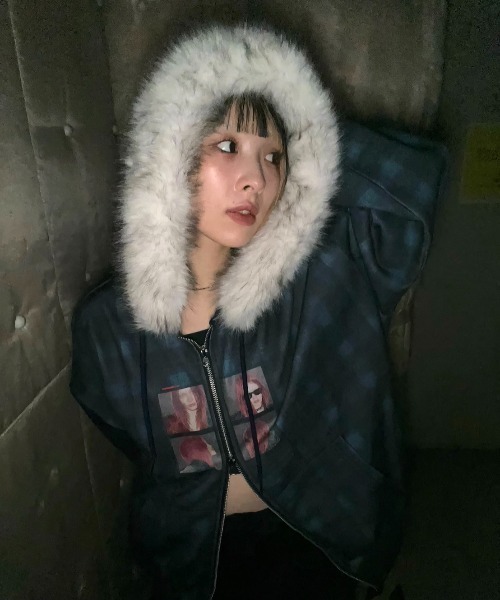 JEANASIS（ジーナシス） パーカー 「25quee」カコウプリントZIP