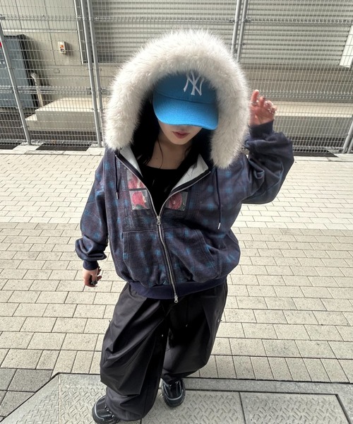 JEANASIS（ジーナシス） パーカー 「25quee」カコウプリントZIP