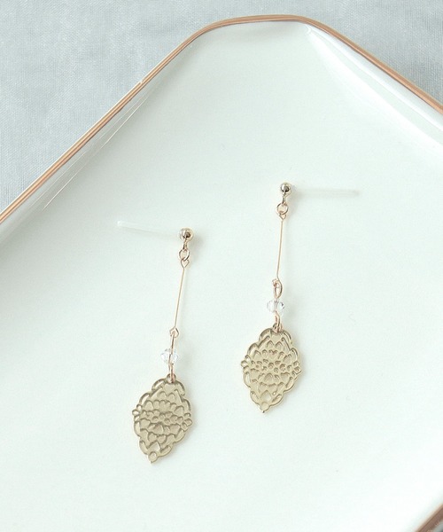 Three Four Time（スリーフォータイム） ピアス 透かしセラミック