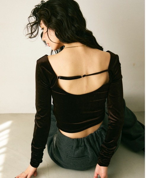 tシャツ Gathered cuff back open top with cups / カップ付ギャザー