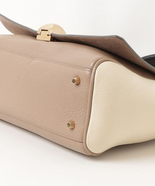 【FURLAフルラ】美品ベージュレザーステッチベルトハンドバッグ vintage FURLAフルラ】美品ベージュレザーステッチベルトハンドバッグ vintage