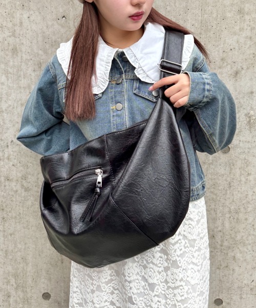 SOLLON. ショルダーバッグ バッグ ハーフムーンPUビッグ