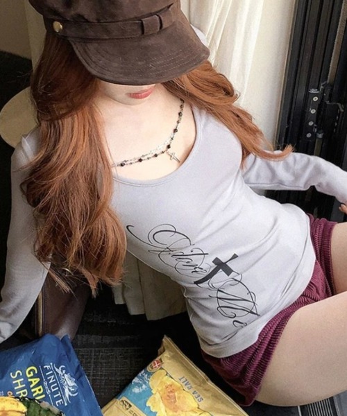 lilful tシャツ 「26年春夏新作」チェーンチャーム付き バッククロス