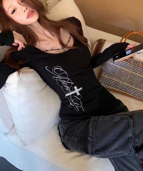 lilful tシャツ 「26年春夏新作」チェーンチャーム付き バッククロス