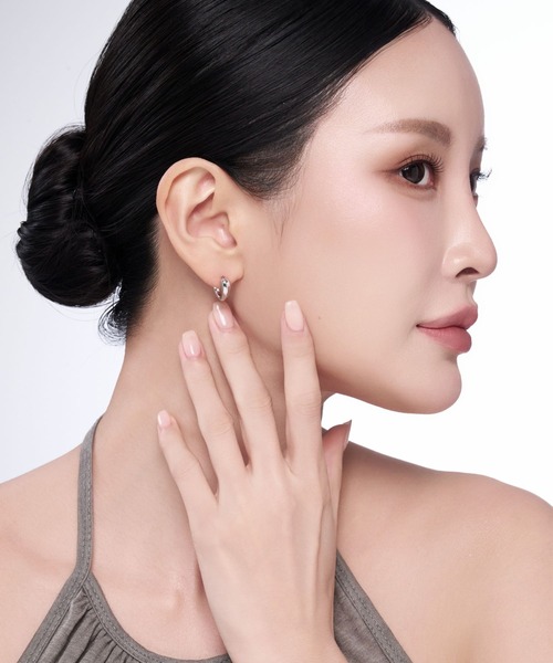 ピアス Drop Curve Hoop Pierce / 金属アレルギー対応 レディースの画像