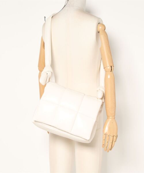 「CHARLES \u0026 KEITH」 ショルダーバッグ L ダークブラック レディースの画像