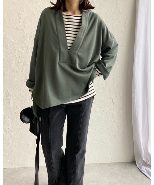 ロングシーズン着れる！深Vスウェット 新品同様】ロングシーズン着れる！深Vスウェット
