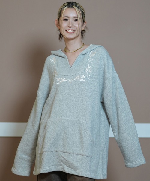 ムラサキスポーツ（MURASAKI SPORTS） パーカー RIKKA FEMME