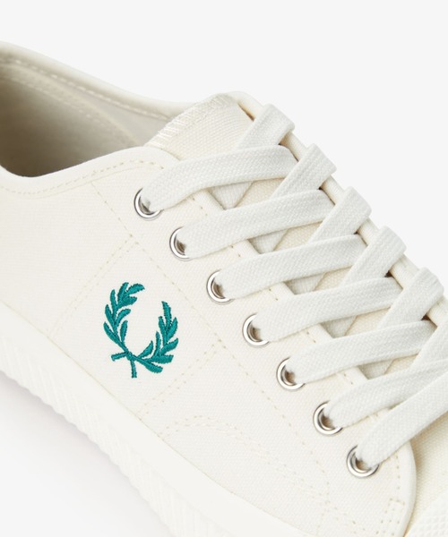 Fred Perry 月桂樹ロゴ Hughes キャンバススニーカー Fred Perry 月桂樹ロゴ Hughes キャンバススニーカー (FRED