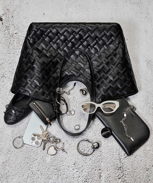 追跡★Charles&Keith ポーチ付 Ivette 編み込みトートバッグ 追跡☆Charles&Keith ポーチ付 Ivette 編み込みトートバッグ