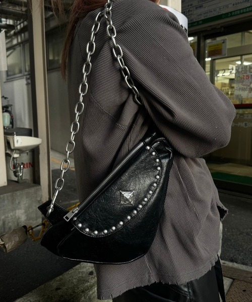 インケース＞の最新サコッシュは軽くて丈夫、水にも強い