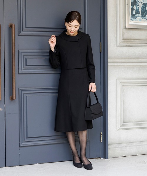 新品、タグ付！VALENTINO 黒スーツ(ジャケット、スカート)冠婚葬祭 VALENTINO（スーツ）のフリマアイテム一覧