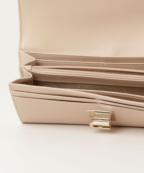 「FURLA」 財布 ONE SIZE ベージュ レディースの画像