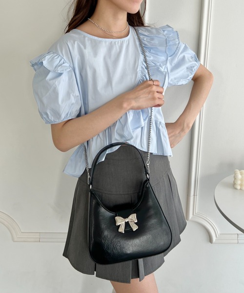 Loueme ショルダーバッグ バッグ 2WAYリボンメタルチャーム