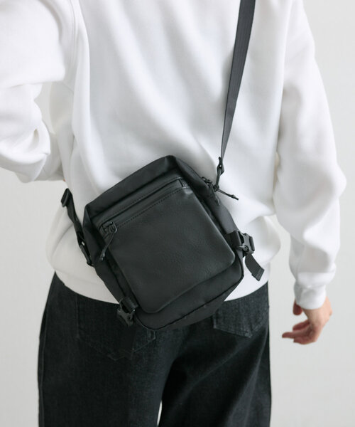 ear PAPILLONNER（イア パピヨネ） ショルダーバッグ「BURLAPOUTFITTER