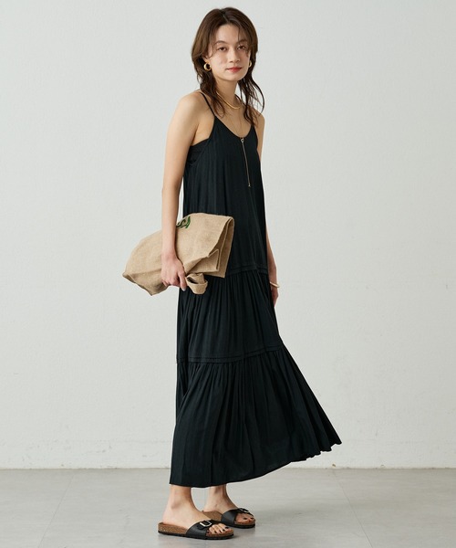 「LOUNGEDRESS」 キャミソールワンピース FREE ベージュ レディースの画像