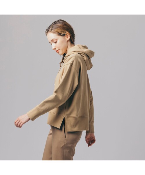 「LACOSTE」 プルオーバーパーカー 36 ベージュ レディースの画像