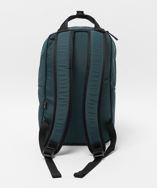 ほぼ未使用ラシット今期A4OK 背面メッシュ仕様］クラウズナイロン