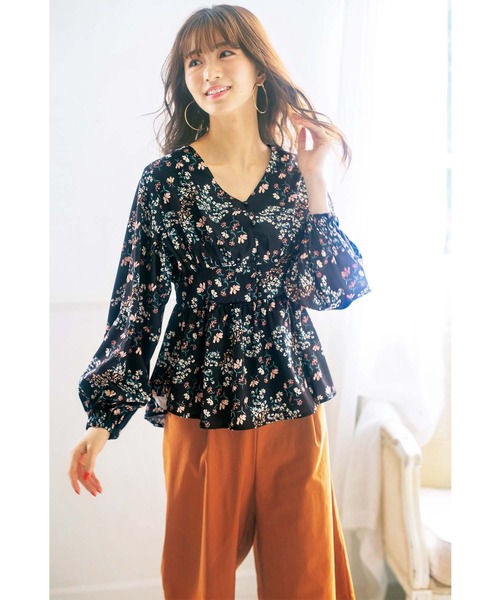【新品タグ付き】かぐれ ウエストギャザーブラウス かぐれ（カグレ）の「ウエストギャザーブラウス（Tシャツ