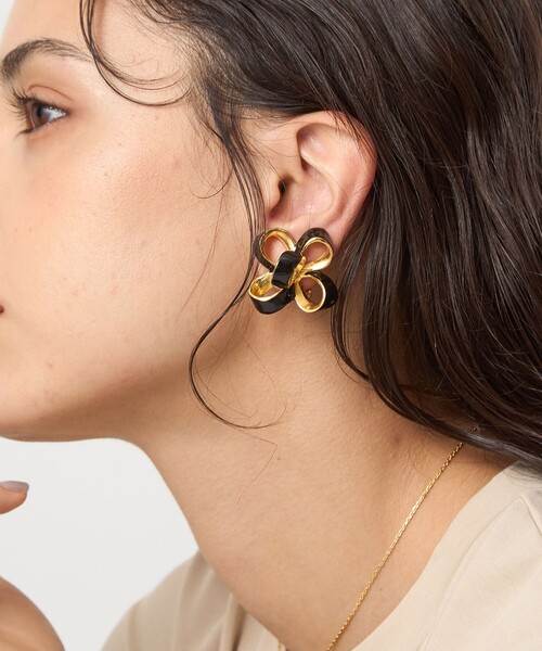 green label relaxing イヤリング 「Kenneth Jay Lane」フラワー