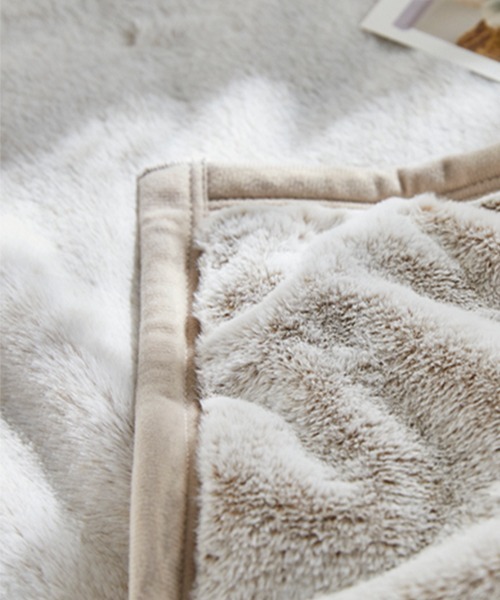 ブランケット まるで猫！のようなモフモフ2枚合わせ中わた入り毛布