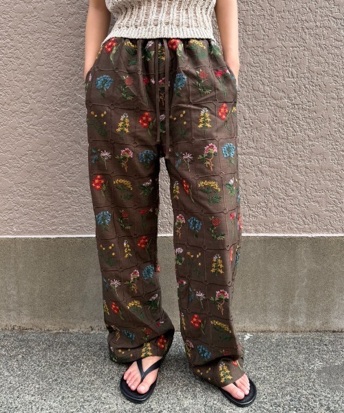 AIC. ワイドパンツ パンツ フラワーエンブロイダリーイージーパンツ