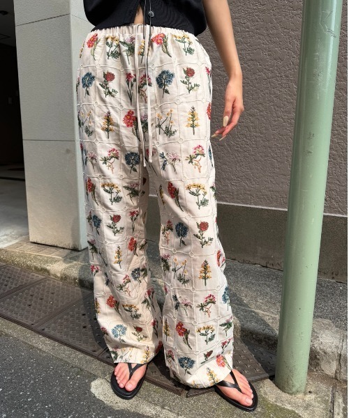 レディース フラワー イージー パンツ AIC. ワイドパンツ パンツ フラワーエンブロイダリーイージーパンツ